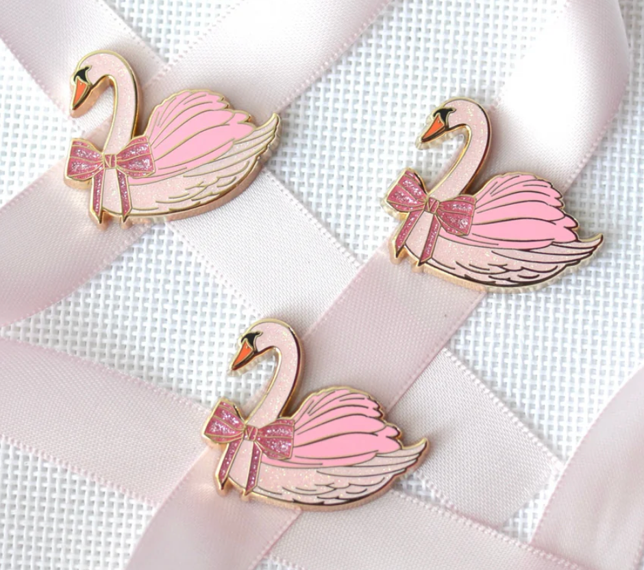 Pink Glitter Swan Needle Minder